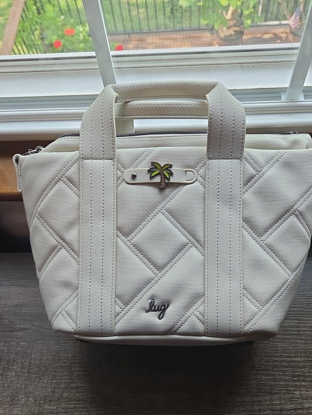 lug Dory Tote with Palm Tree Charm
